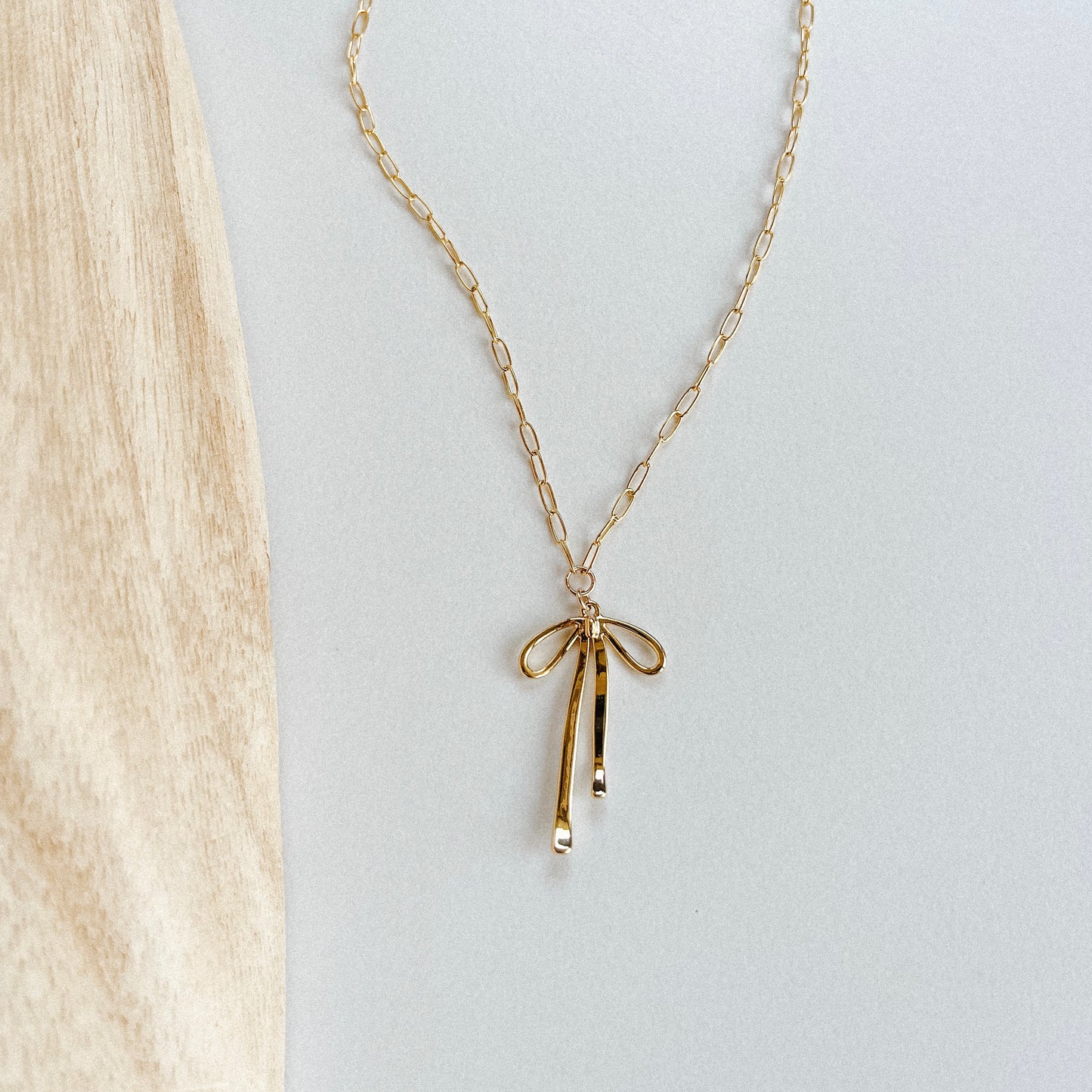 The Bow Necklace